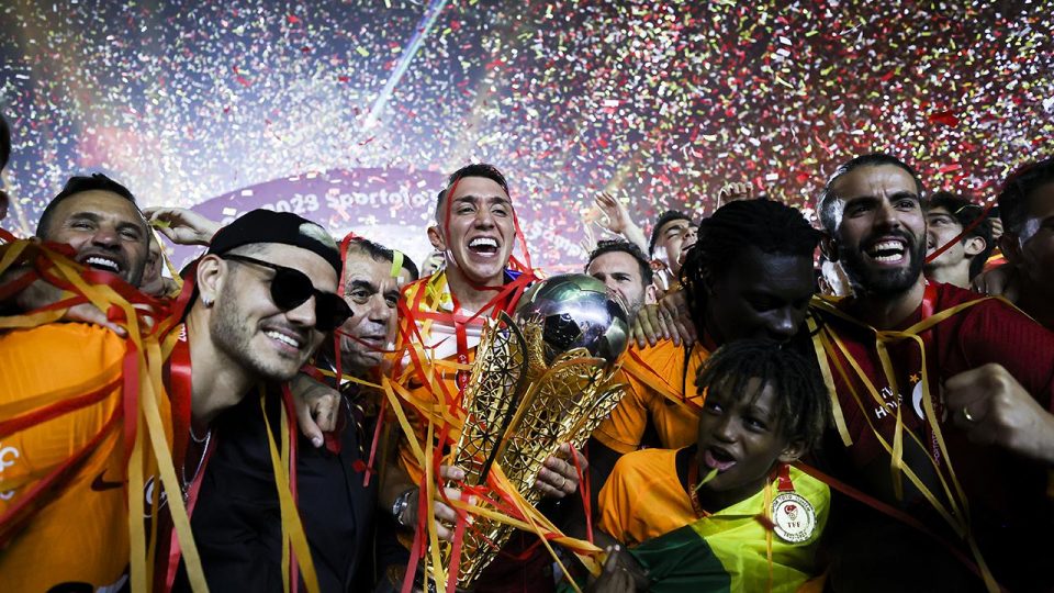 Galatasaray’ın 23. şampiyonluğuna özel hatıra parası basıldı